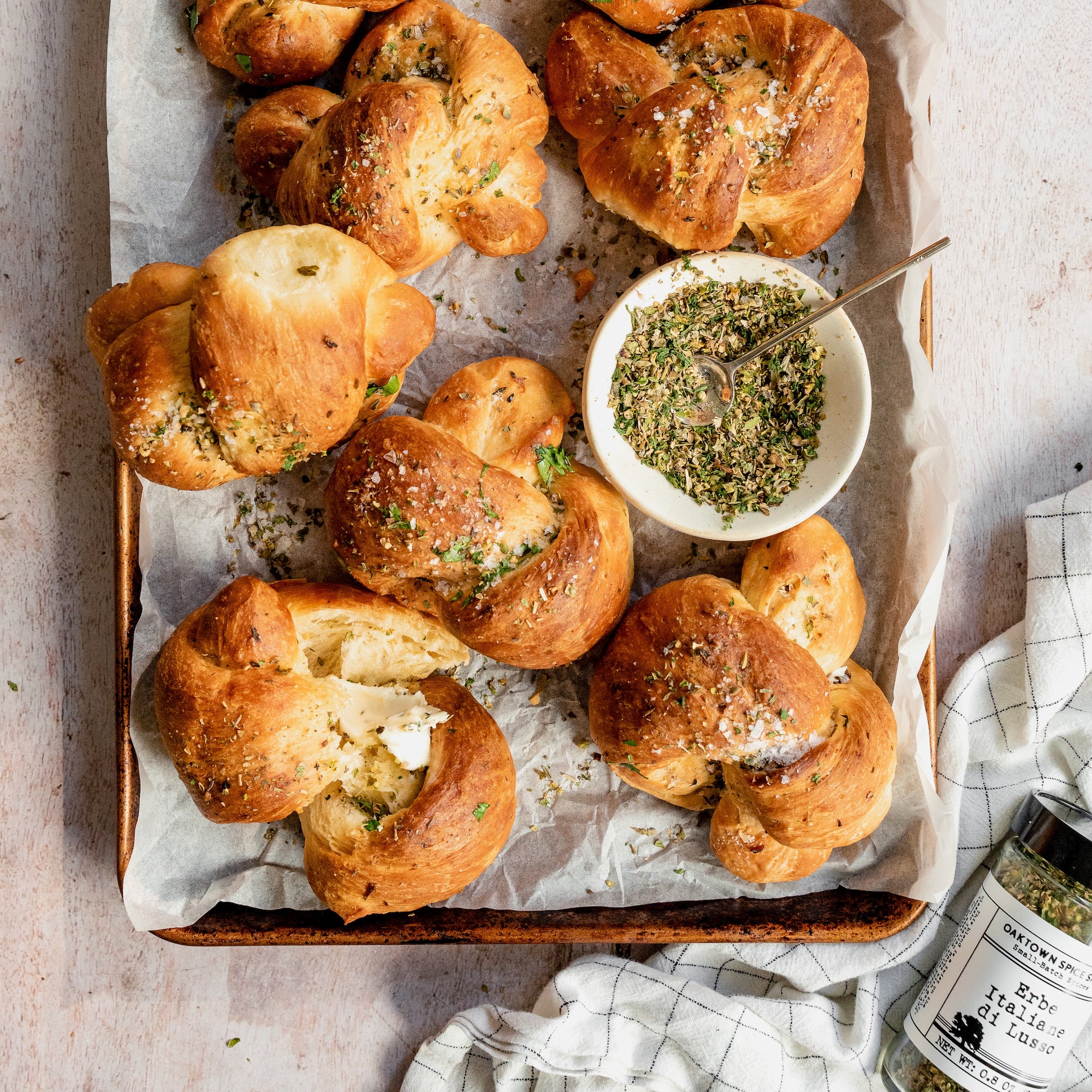 ERBE_OAKTOWN_garlic_knots-4.jpg