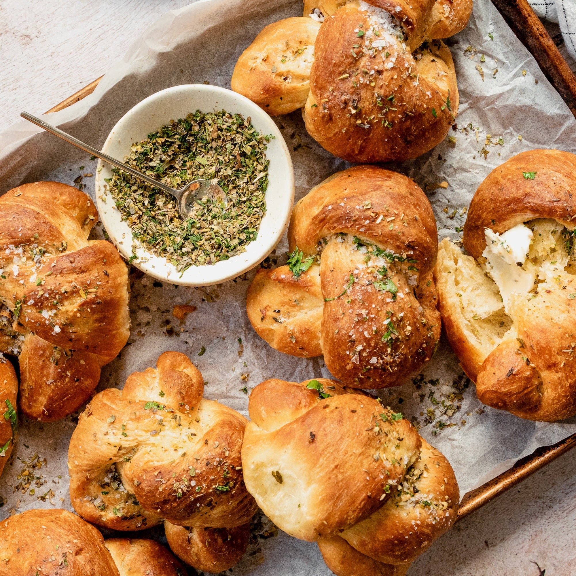 OAKTOWN_garlic_knots-4_1.jpg